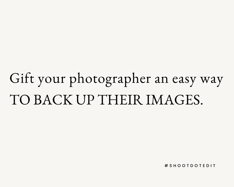 Infographic stating gift your photographer an easy way to back up their images